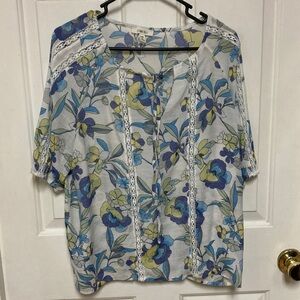 Como blu Floral Lace Blouse - Blue, Green, and White